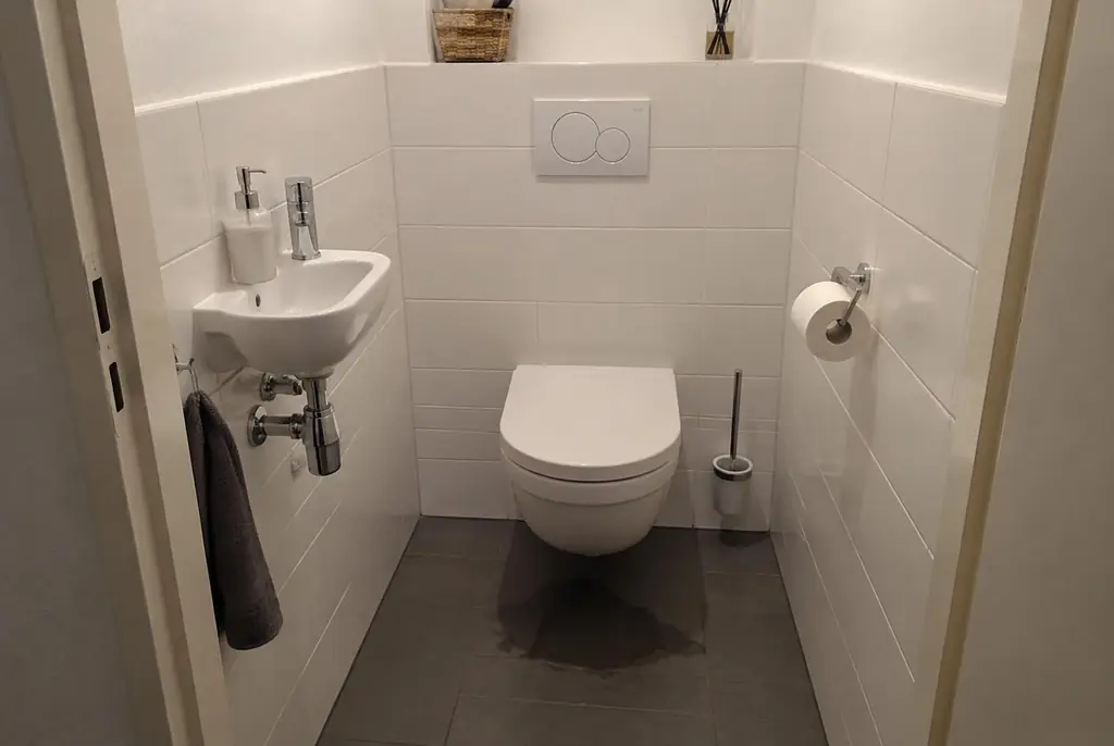 Lekdetectie Zandvoort – natte vloer bij een toilet